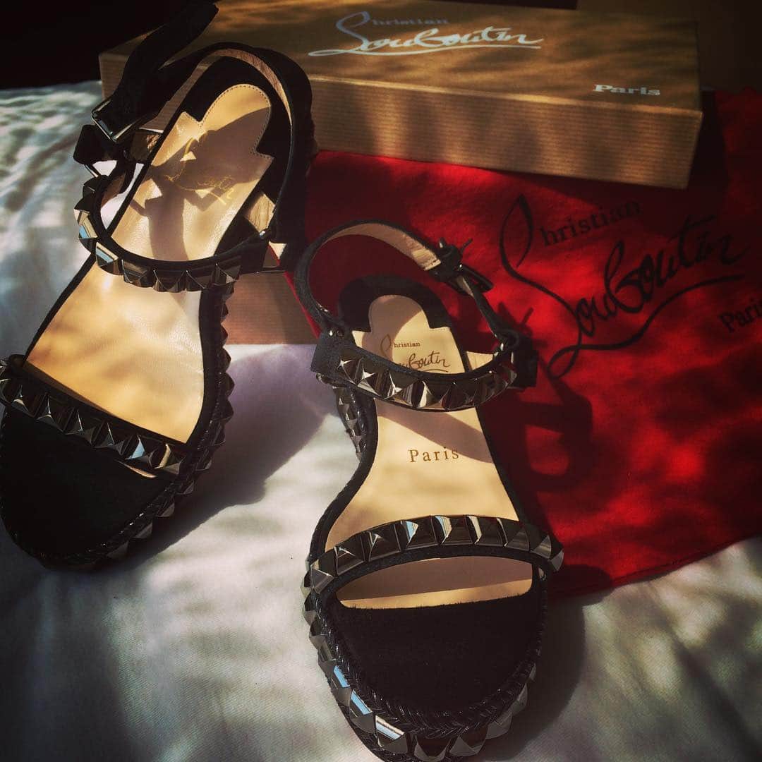 のインスタグラム：「らぶ💋💋💋 #christianlouboutin」