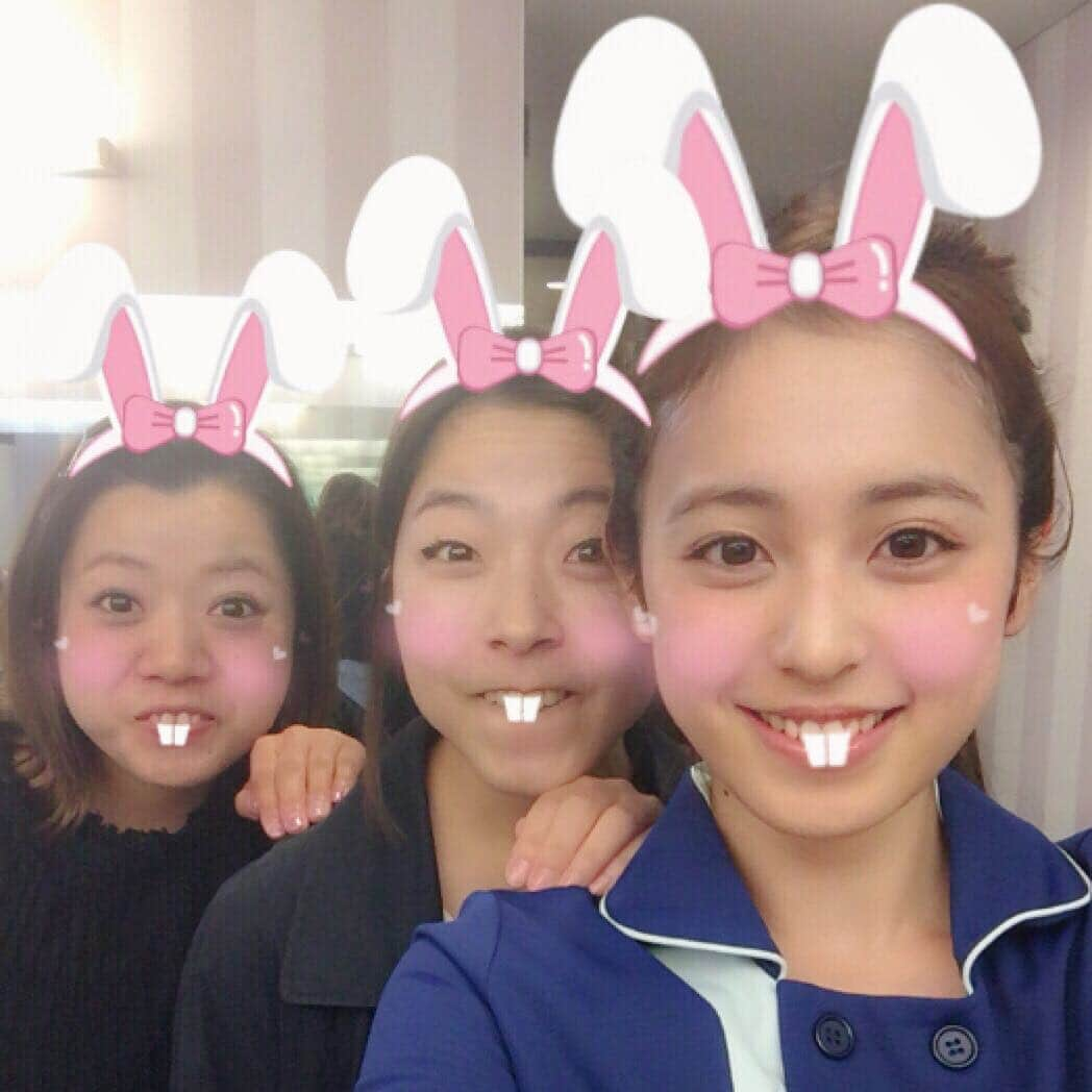 久慈暁子さんのインスタグラム写真 - (久慈暁子Instagram)「* 違和感ない🐰🍬🍭 * #ヘアメイク今村さん #アシスタントさん  #うさぎ」5月10日 20時20分 - kuji_akiko