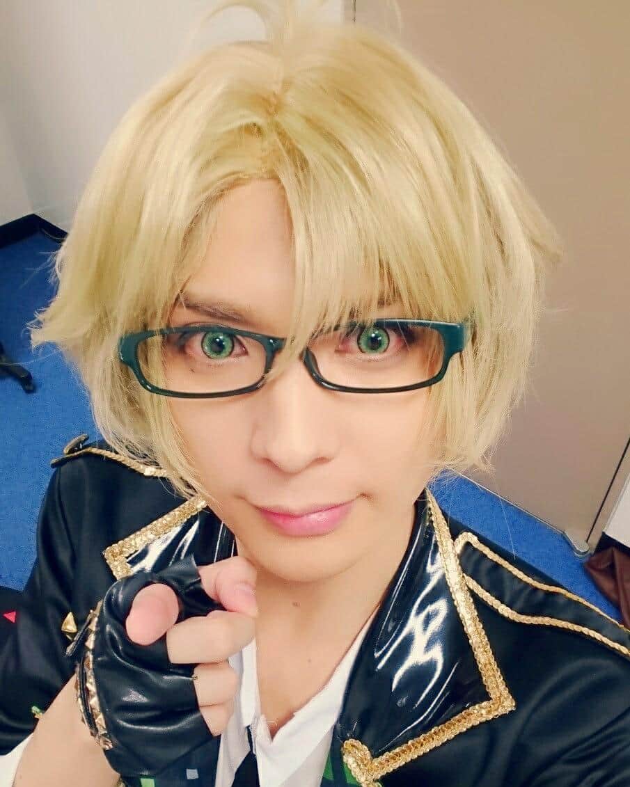 仲田博喜のインスタグラム：「#弥生春 #壁ドン王」