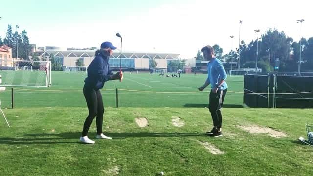アリソン・リーのインスタグラム：「@felixxvob not impressed #TrickShotTuesday @uclaathletics #firsttake @uagolf @uasoccer」