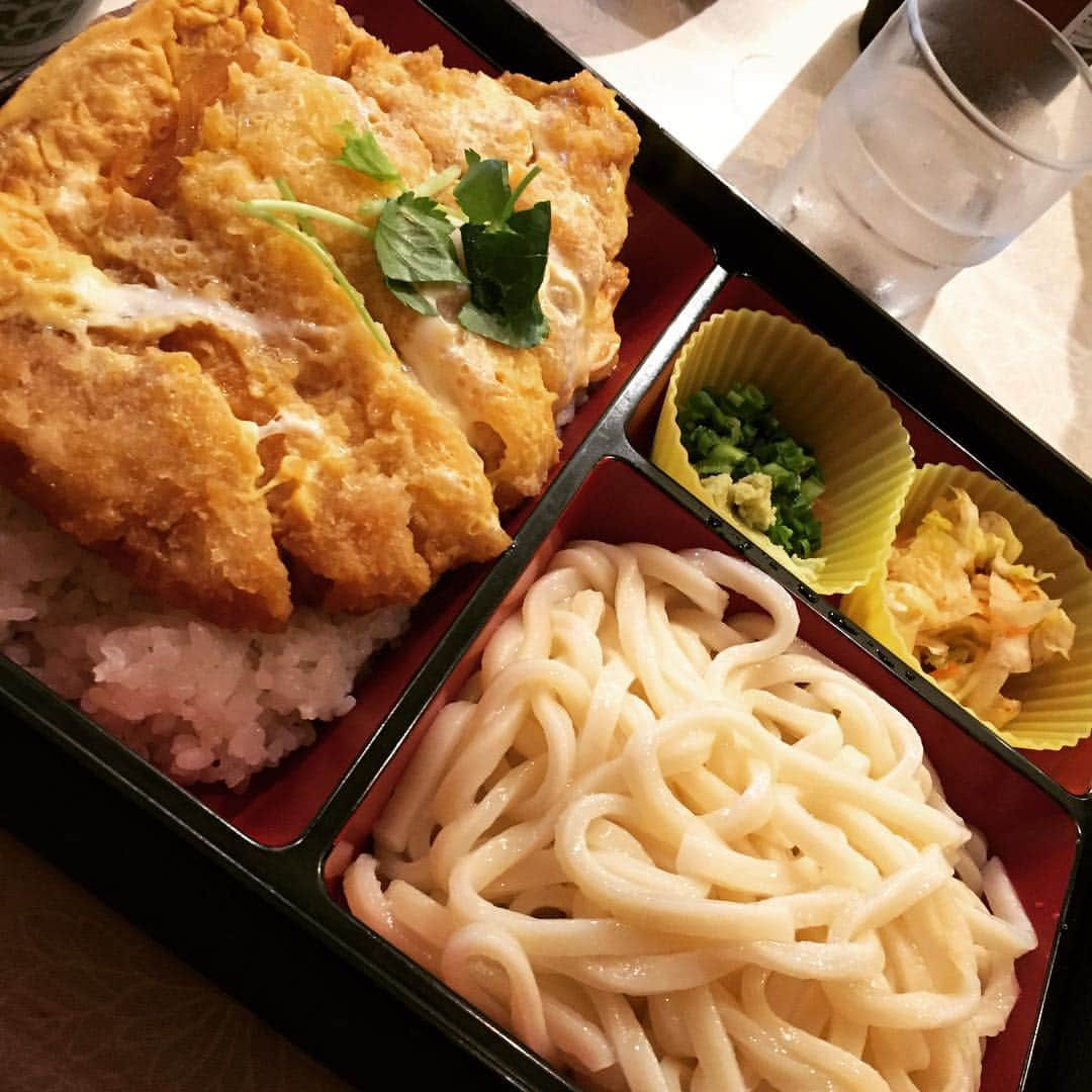 真島かおるのインスタグラム：「現場終わりに食べたご飯！おいしかった！ 今からレッドドラゴンだよ( •̤ᴗ•̤ )」