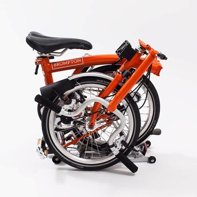 dia STANDARDのインスタグラム：「日常にもっとも根付いた移動手段とは？  BROMPTON 自転車 ￥180,000（税別）  #diaSTANDARD #dailySTANDARD #BROMPTON #BICYCLE #STANDARD #PHOTOOFTHEDAY #PICOFTHEDAY  #INSTADAILY #INSTAGOOD #LIKE #ブロンプトン #自転車 #スタンダード @bromptonbicycle  www.diastandard.com」