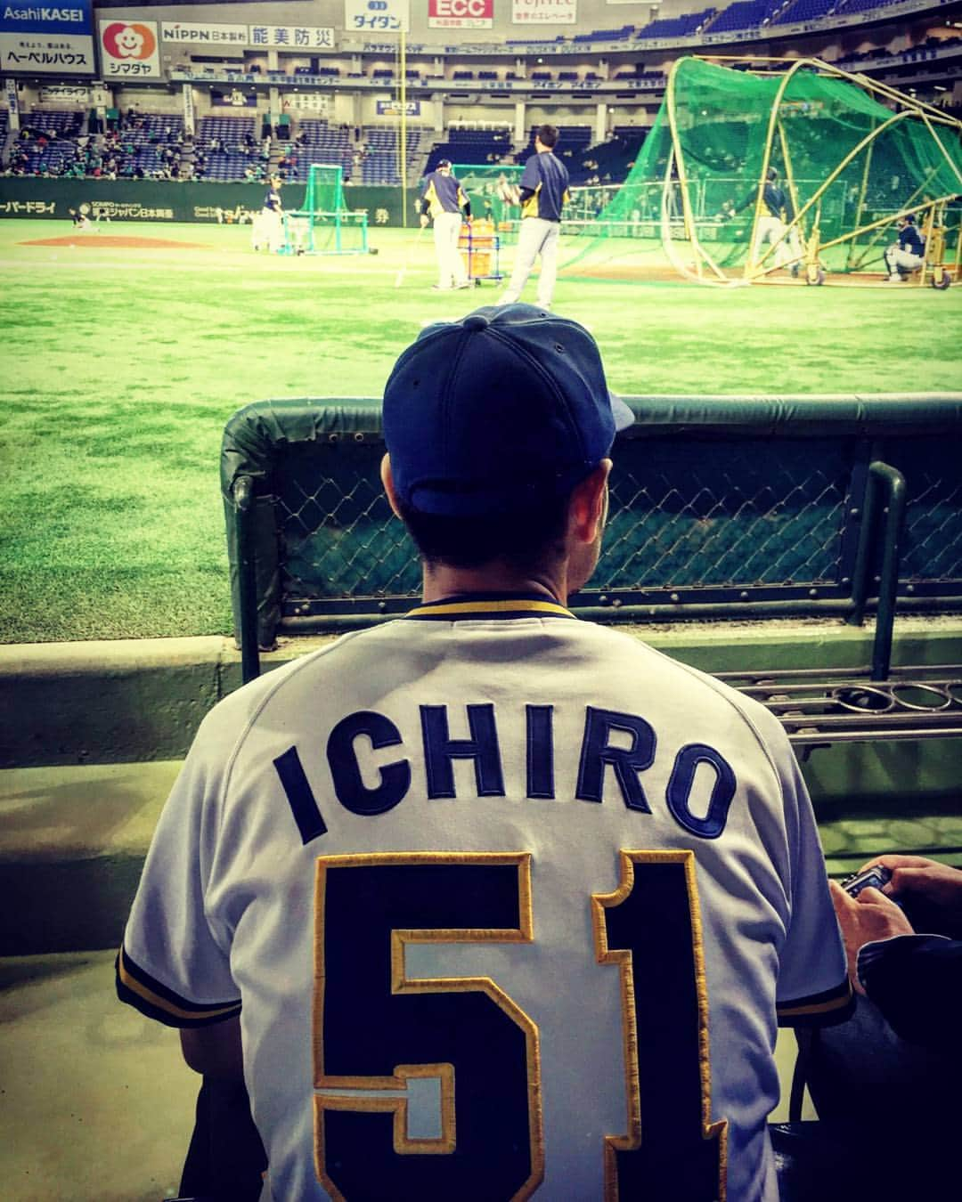 ニッチロー'さんのインスタグラム写真 - (ニッチロー'Instagram)「#ichiro #ichirosuzuki #nicchiro #kobe #orixbluewave #51 #orixbuffaloes #tokyodome #baseball #npb #イチロー #ニッチロー' #神戸 #オリックスブルーウェーブ #背番号51 #オリックスバファローズ #東京ドーム #3塁側 #ベンチ #バッティング練習 #ベースボール #野球 #プロ野球」5月12日 13時30分 - nicchiro5.1