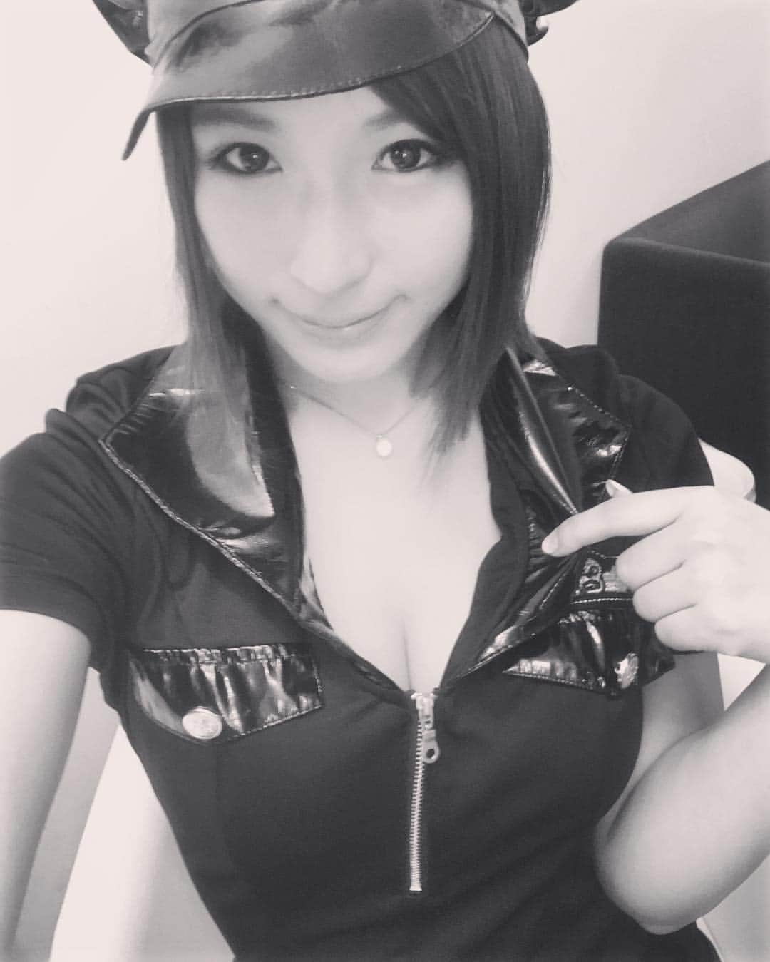星野ナミのインスタグラム：「今日もご苦労様です🚨」