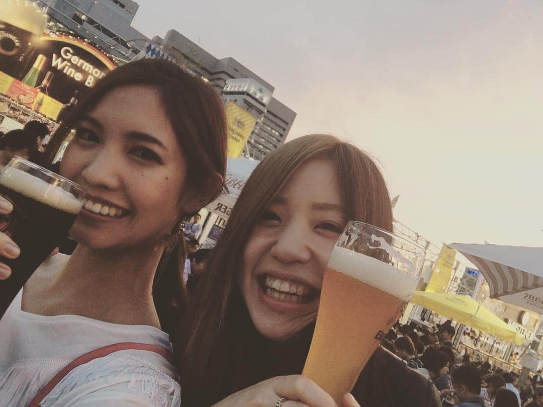 あやぺたのインスタグラム：「本日はオフになったので、きちゃった〜❣️ オクトーバーフェスト🍺 今宵もなっちゃんと😉 駒井まち待ち！」