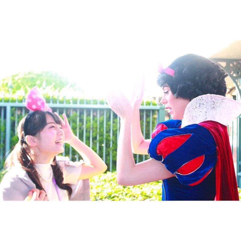 前田美里のインスタグラム：「夢の国へ行きたい。#白雪姫 #身長差 #グリーティング」