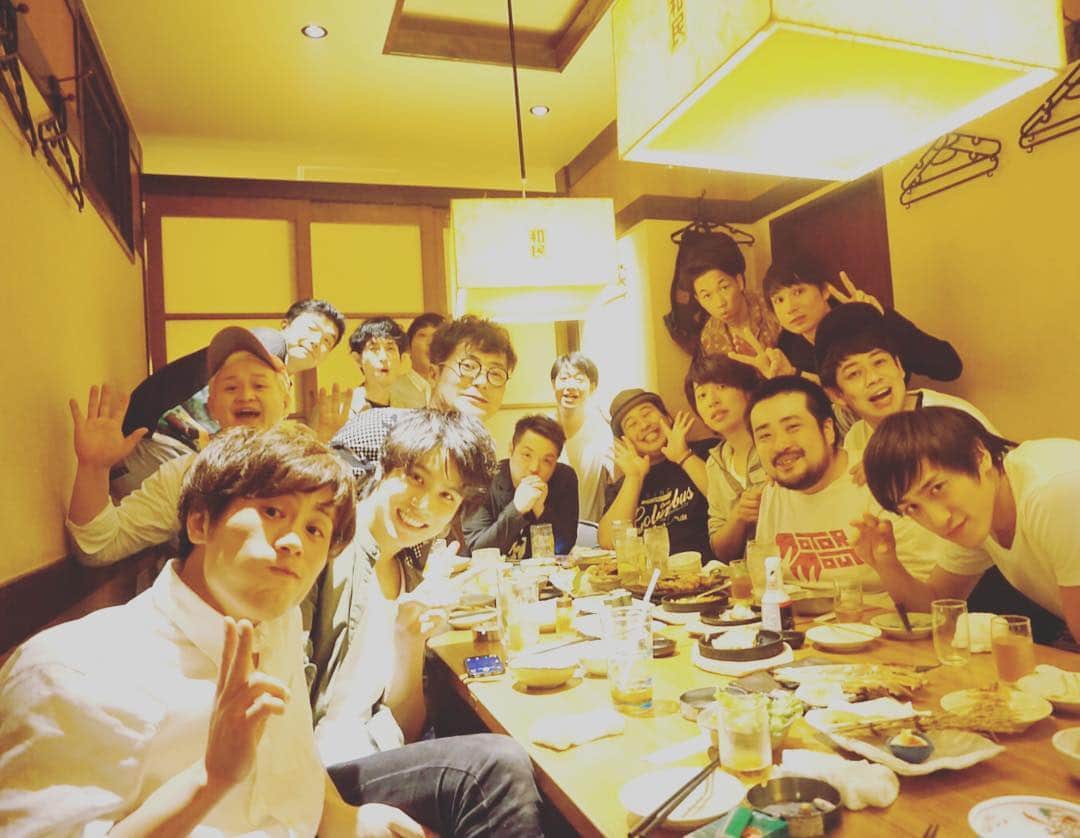 入江慎也さんのインスタグラム写真 - (入江慎也Instagram)「カラテカライブ打ち上げ  #ガリットチュウ #ゆったり感 #ありがとう #童心ヒーロー #空気階段 #ぷりずん #オコチャ #カラテカ #和民 月一ライブ 新ネタ毎月やっています 打ち上げ。 安定のワタミ」5月13日 13時43分 - oreirie0408