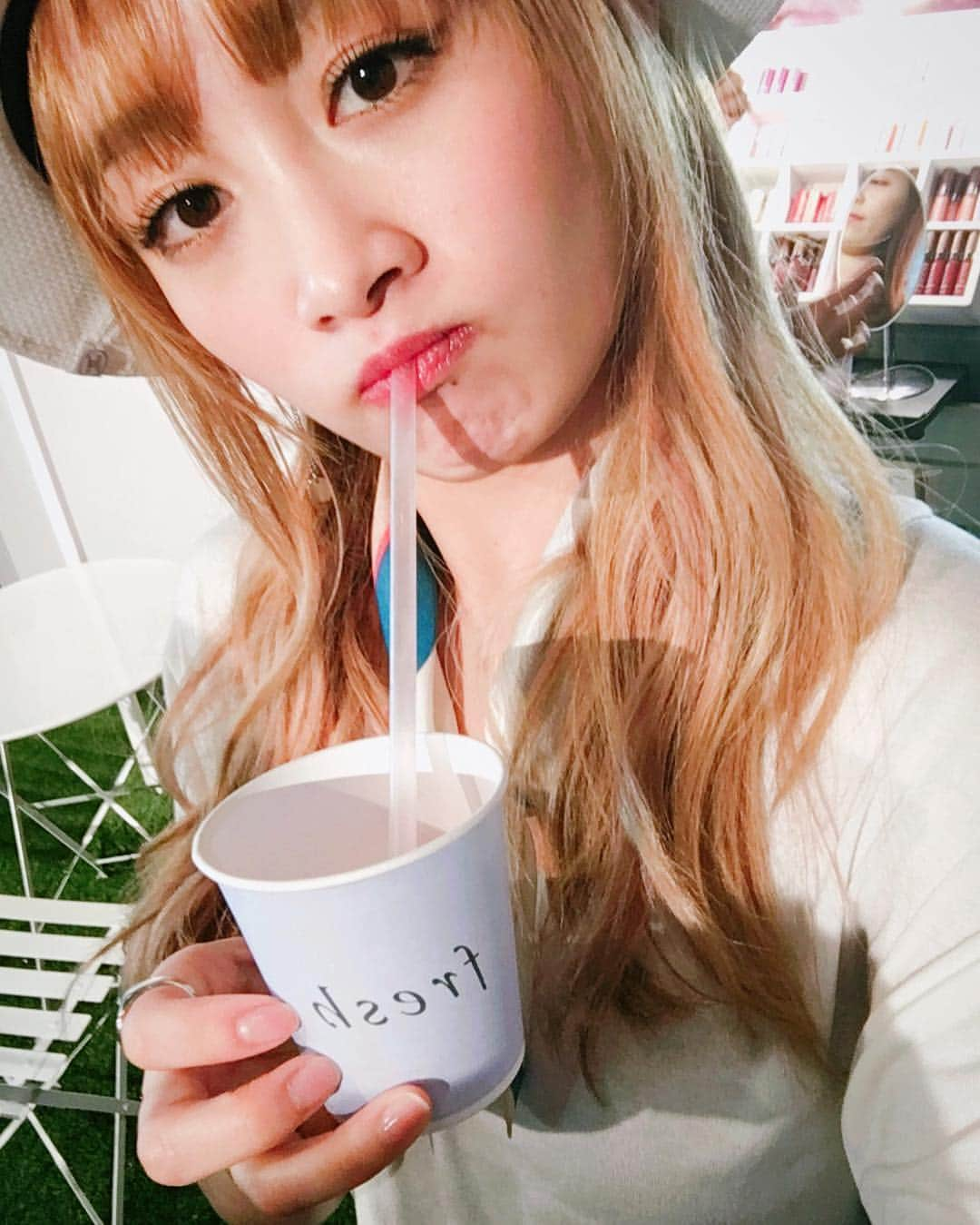 チョン・ニコルさんのインスタグラム写真 - (チョン・ニコルInstagram)「starting the day #fresh with #freshbeauty #가로수길 #커피스미스」5月13日 14時57分 - nicole__jung