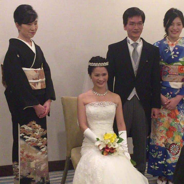 吉本大のインスタグラム：「従姉妹の結婚式 #仕事で行けなかった #綺麗になったなー #もう10年以上会ってない #お幸せに！ #おじさん相変わらず頭でけー」