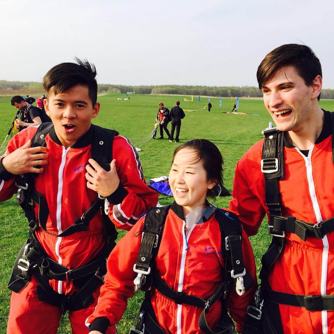 フランシス・ブードロー＝オデのインスタグラム：「Expérience à couper le souffle! スカイダイビングはすばらしです！#skydiving #flying #parachute」