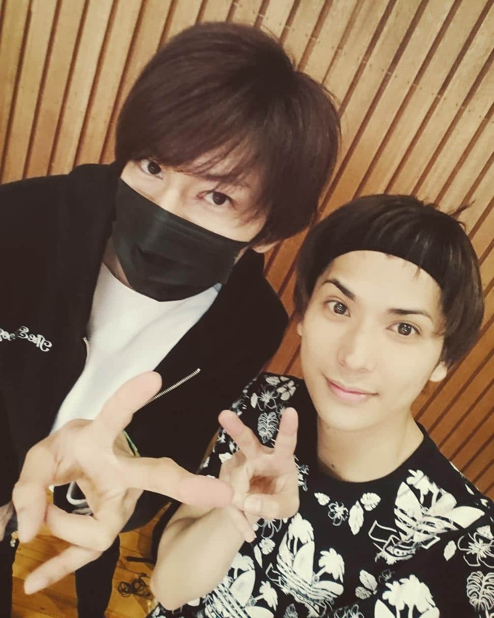 仲田博喜のインスタグラム：「鮎川太陽君！初共演だけどすぐ仲良くなった(^^)12月に向けてストライドの体に仕上げて行くぜ！ #プリステ#プリスト#仲間#舞台#アニメ#ピース#stage#friends#instagood#photooftheday」
