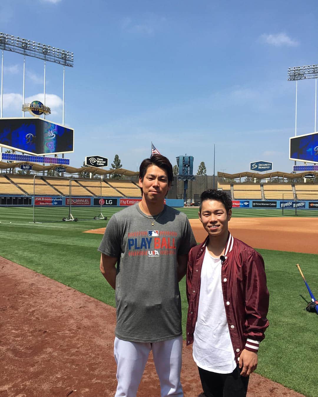 村上大介のインスタグラム：「今日やっと、僕に似ていると言われてるドジャーズの前田さんに会うことが出来ました。ここロスアンゼルスを練習拠点として、お互い活躍出来るようにがんばりましょう！！これからも応援しています！ #Dodgers」