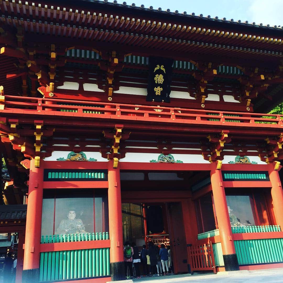 佐山愛のインスタグラム：「こちらも15年ぶりに来た！  政子石にもちゃんとお祈りしてきーたよ♪  #鎌倉 #鶴岡八幡宮」