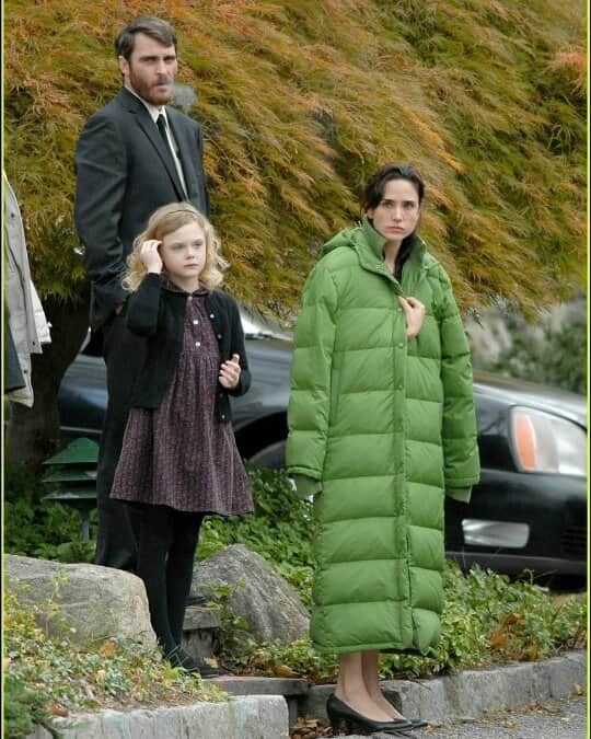 ジェニファー・コネリーのインスタグラム：「#JenniferConnelly, #JoaquinPhoenix and @ellefanning (Reservation Road - 2007)」