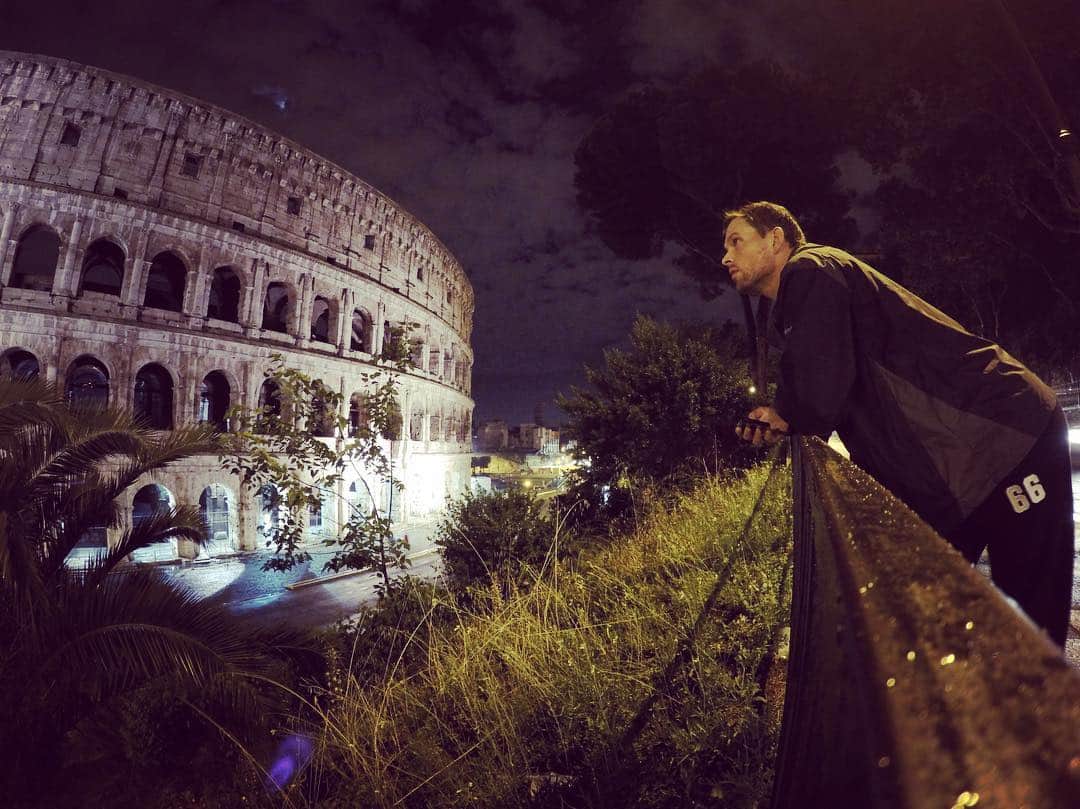 ブライアン兄弟さんのインスタグラム写真 - (ブライアン兄弟Instagram)「Grazie, Roma. 👏🏻🇮🇹 @internazionalibnlditalia #Colosseum #gopro #midnightsightseeing」5月16日 7時50分 - bryanbros