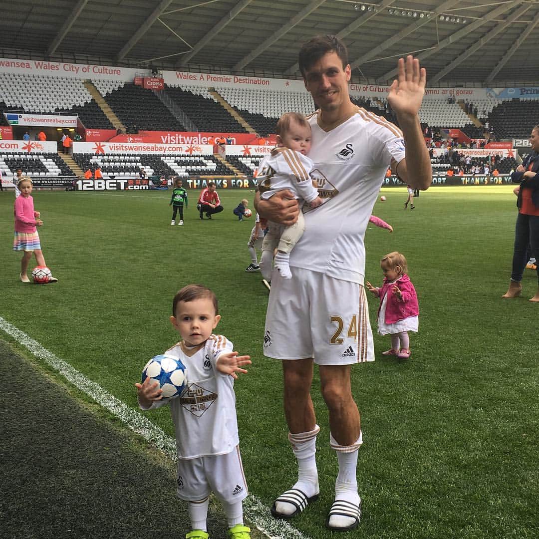 ジャック・コークのインスタグラム：「Thanks to everyone for support this season wasn't always easy but did a good job in the end! 50 games for the club aswell gone so fast!」