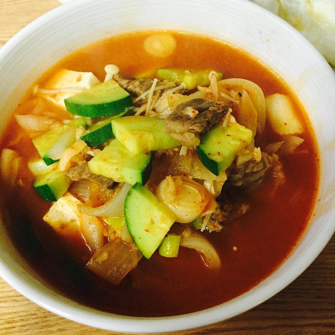 キム・ジソクのインスタグラム：「내가만든 고추장찌개는,  ㅉㅏ다..」
