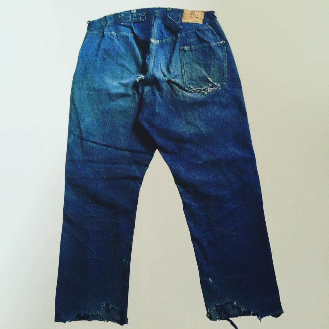 大川知英のインスタグラム：「LEVE'S 501XX 原点にして頂点🇺🇸 100年以上前から頂点でいるのは 凄いし、憧れますね、惚れますね👯  #ビンテージ #リーバイス #501XX #一世紀前 #USA #アメカジボーイズ」