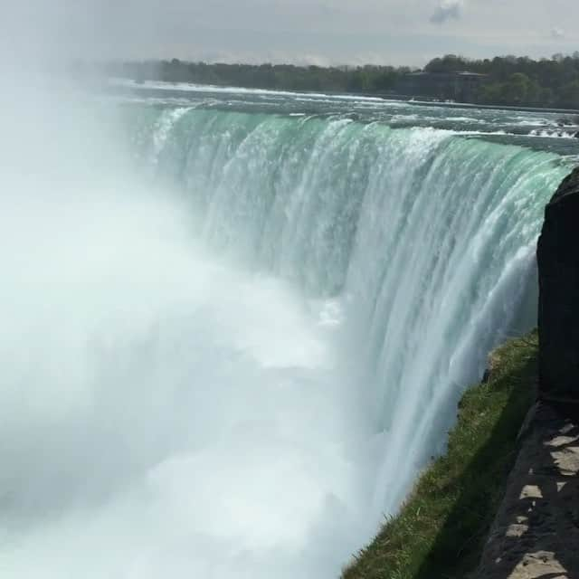 ソ・ドヨンのインスタグラム：「영상으로 담을 수없는 자연의 웅장함. 다시 봐도 경이롭다. #niagarafalls#나이아가라폭포#서도영」