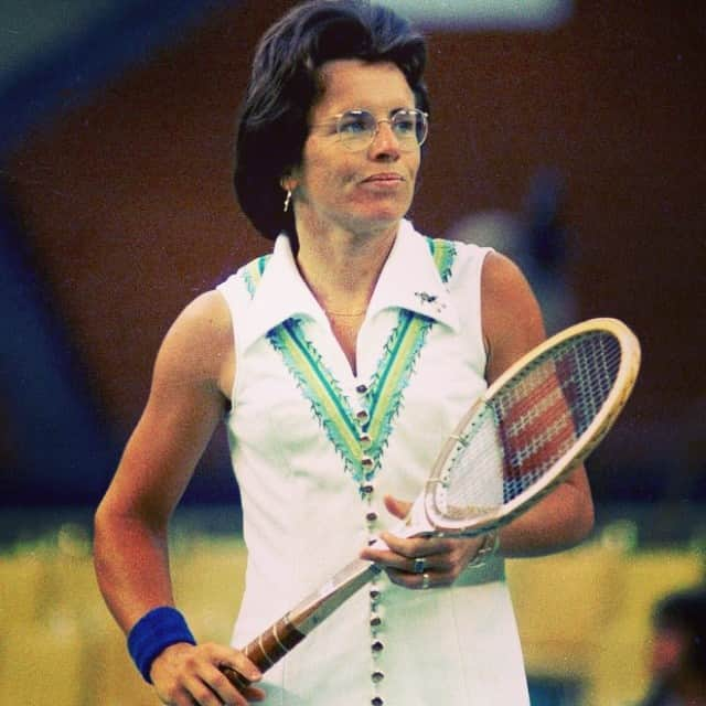 エマ・ストーン（ファンアカウント）のインスタグラム：「Who's excited for the new movie? I am so honored to play Billie Jean King. #battleofthesexes」