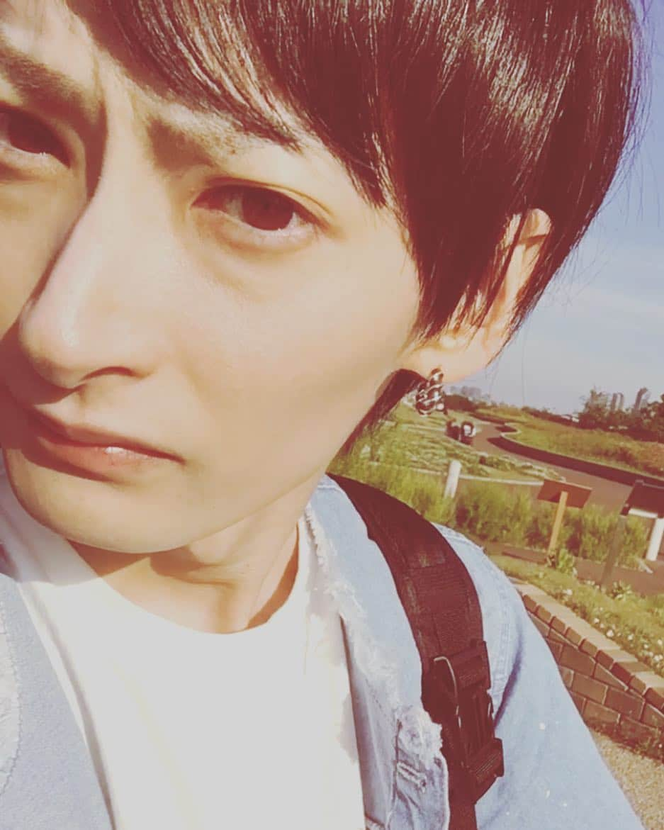 岡崎和寛さんのインスタグラム写真 - (岡崎和寛Instagram)「野菜スープを飲みました。 The sunlight is very bright today. #散歩 #haveaniceday #いい天気 #眩しい」5月18日 19時51分 - kazuhiro_okazaki