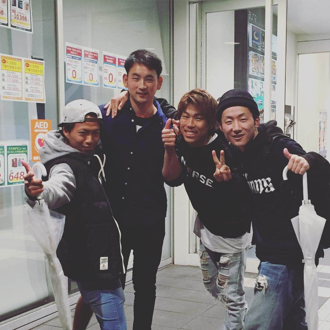 佐藤勇さんのインスタグラム写真 - (佐藤勇Instagram)「友達がわざわざQVCまで来てくれました！ また来てくれるように頑張ります(^○^) #裕汰#寛仁#翔太郎#5月17日#光南野球部15期生#また見に来てね」5月18日 23時12分 - isamusato63