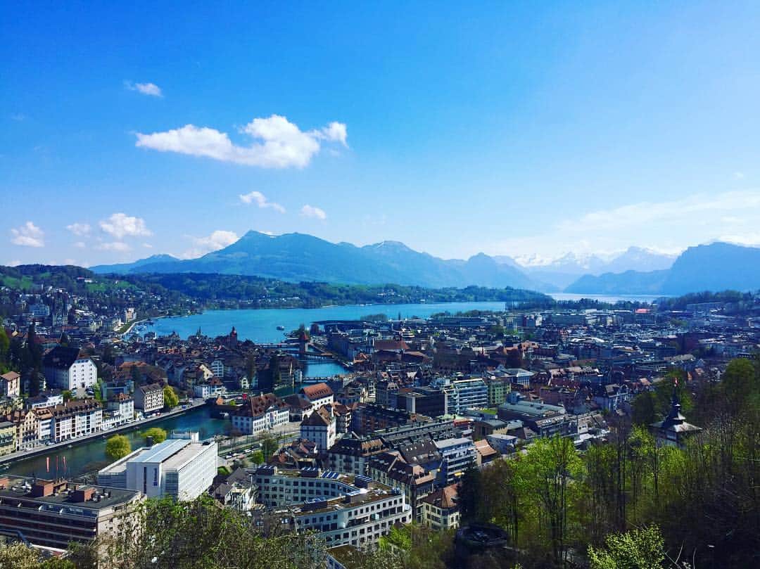 西山真以さんのインスタグラム写真 - (西山真以Instagram)「Luzern. #switzerland #swiss #luzern #lucerne #lake #beautiful #city #travel」5月20日 8時44分 - mai0830