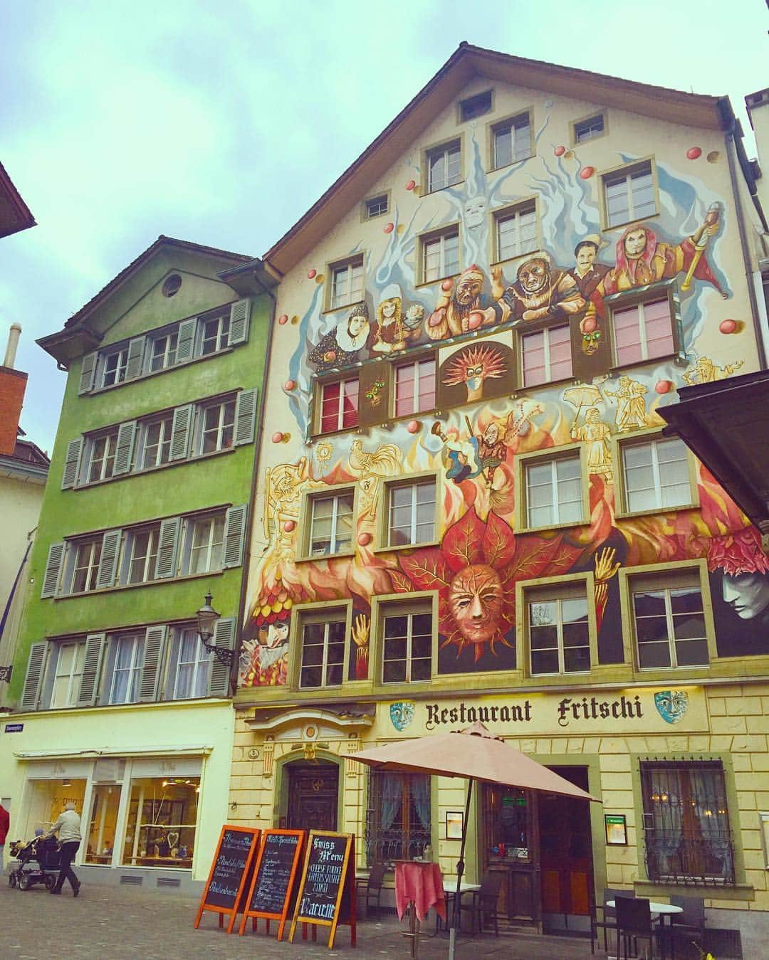 西山真以さんのインスタグラム写真 - (西山真以Instagram)「Old town. #lucerne #swizerland #swiss #スイス #ルツェルン #旧市街」5月20日 9時03分 - mai0830