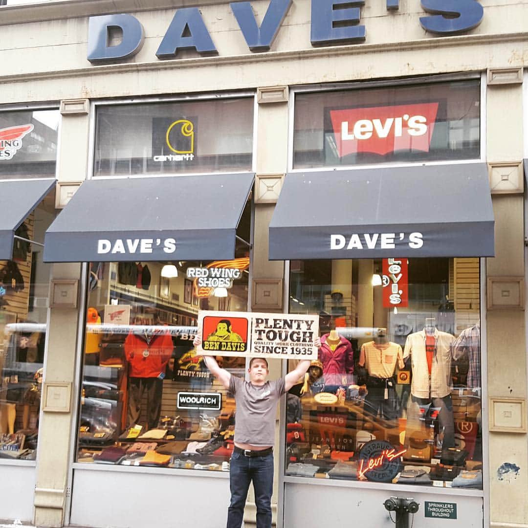 ベンデイビスのインスタグラム：「Manhattanites rejoice!! Dave's New York is now carrying Ben Davis products. Located in the heart of Chelsea, visit them now for all your work wear or style needs. #bendavis #newyork #nyc #bendavisforpresident #workwear #chelsea #manhattan #davesnewyork」