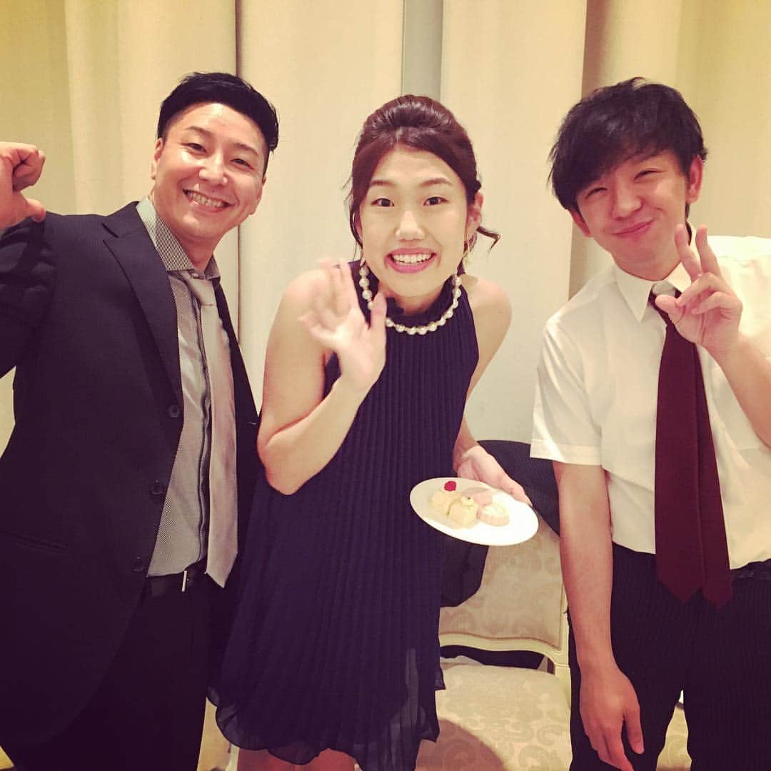 長田庄平のインスタグラム：「庄平、夏子、慧 #同級生だった3人 #結婚式で久しぶりあった3人 #ここから何か始まる予感 #絶対に恋の予感 #とか夏子が言ってた #そんな事より顔デカ過ぎ #横澤夏子 #パンサー #チョコレートプラネット」