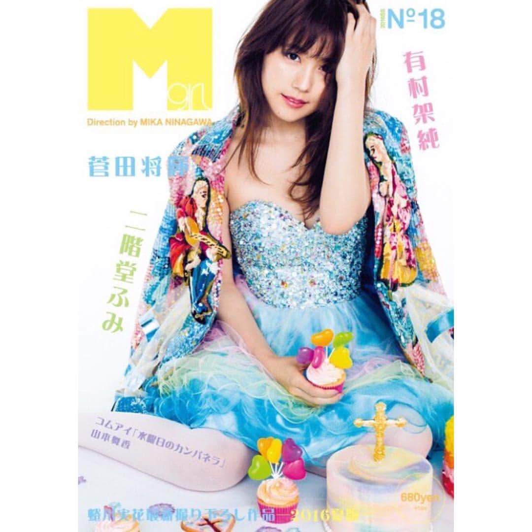 KUNIKAのインスタグラム：「蜷川実花さんがディレクションされているMgirl💙 表紙と巻頭の有村架純さんのページで、カップケーキやアイシングクッキー、シュガーケーキなどの作品を使って頂きました✨ テーマがSUGAR RUSHでめちゃめちゃ可愛いです💖💖💖 是非チェックしてみてほしいです🍬💕 #Mgirl #mikaninagawa #有村架純 #cupcakes #icingcookies #decorationcake #sweets #KUNIKA」