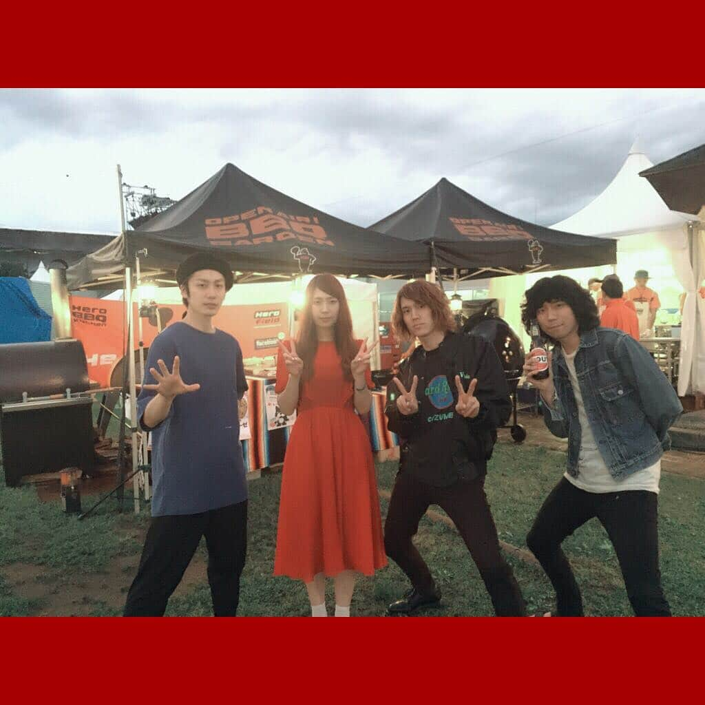 THE BAWDIESさんのインスタグラム写真 - (THE BAWDIESInstagram)「METROCK 2016 TOKYO！今日はロイ散歩スペシャルということで、第4弾！GLIM SPANKYとパシャり！今日初めてしっかりとライヴを観ることが出来て良かった！近いうちに対バンも是非やりたいです！うん！是非、一緒に歌ってみたいですねー！これから宜しくお願い致します！By Roy #bawdies #ロイ散歩 #METROCK2016 #GLIMSPANKY #松尾レミ #亀本寛貴」5月21日 23時14分 - thebawdies