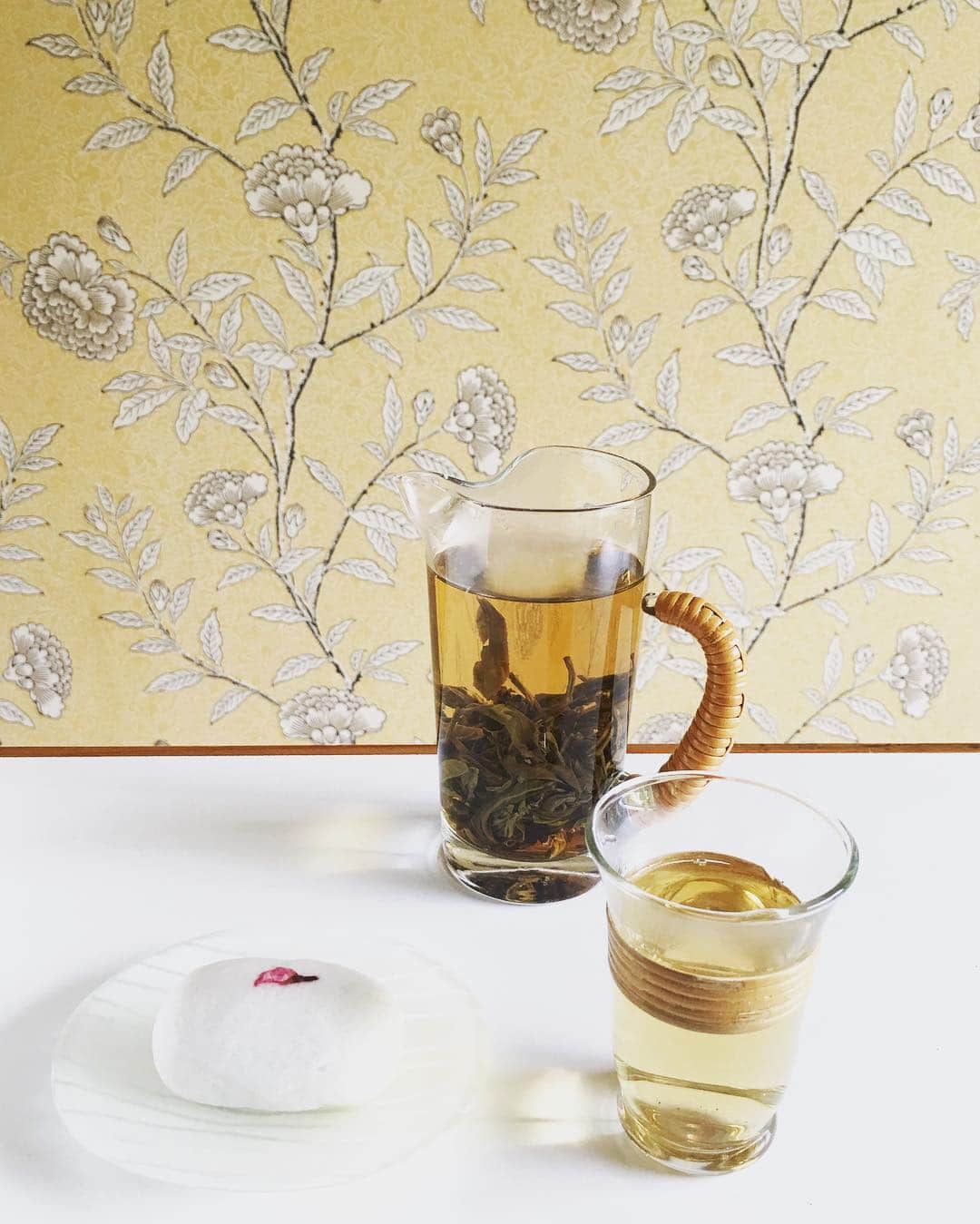 小堀紀代美さんのインスタグラム写真 - (小堀紀代美Instagram)「今日も暑くなりそうですね。 スリランカのお土産にいただいたお茶をゆっくり飲んだ朝。」5月23日 10時41分 - likelikekitchen