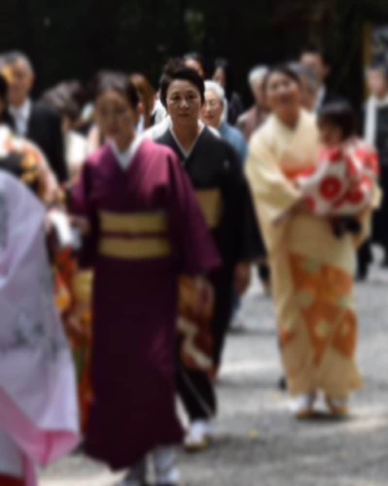木村真野のインスタグラム：「大監督が極妻にしか見えない。w 岩下志麻さんより怖いですが(＞人＜;)笑  #mayasaya #まやさや #マヤサヤ #synchro #swim #twins #Japan #極妻 #岩下志麻 #大監督 #コーチ #美人 #怖かった #着物 #美人コーチ #貫禄ありすぎ #結婚式 #シンクロのコーチ」