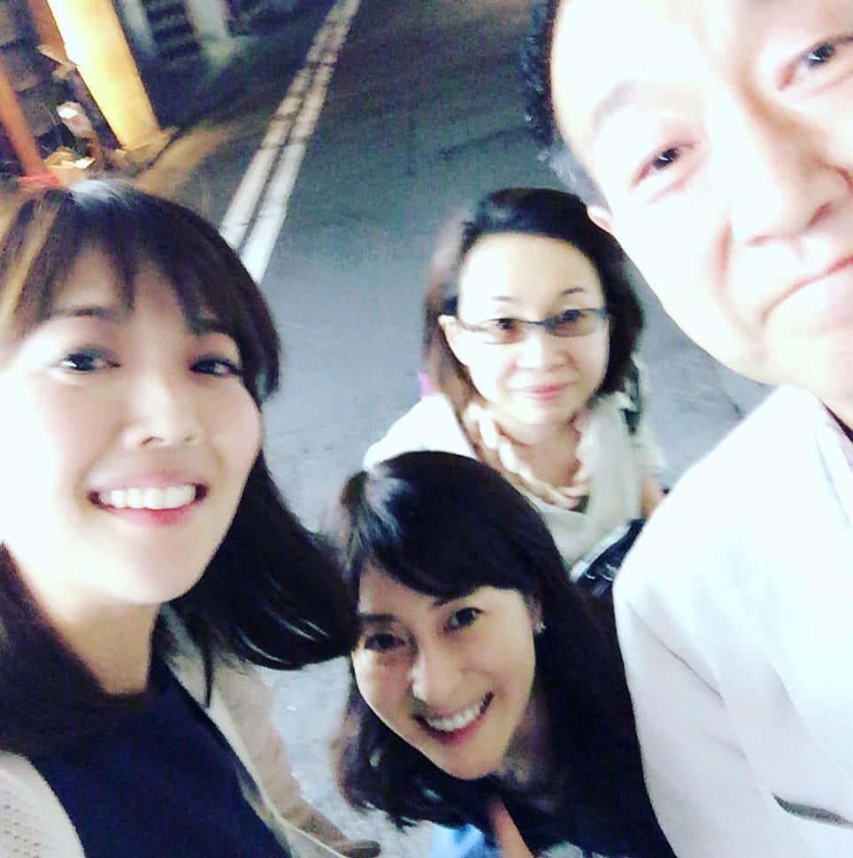 海保知里さんのインスタグラム写真 - (海保知里Instagram)「TBS「はなまるマーケット」でお世話になっていた皆さまと観劇&楽しい宴。#岡江久美子さん #筋書ナシコ #はなまるマーケット #happynight #beenawhile #岡江さん綺麗！」6月23日 8時09分 - chisato_kaiho