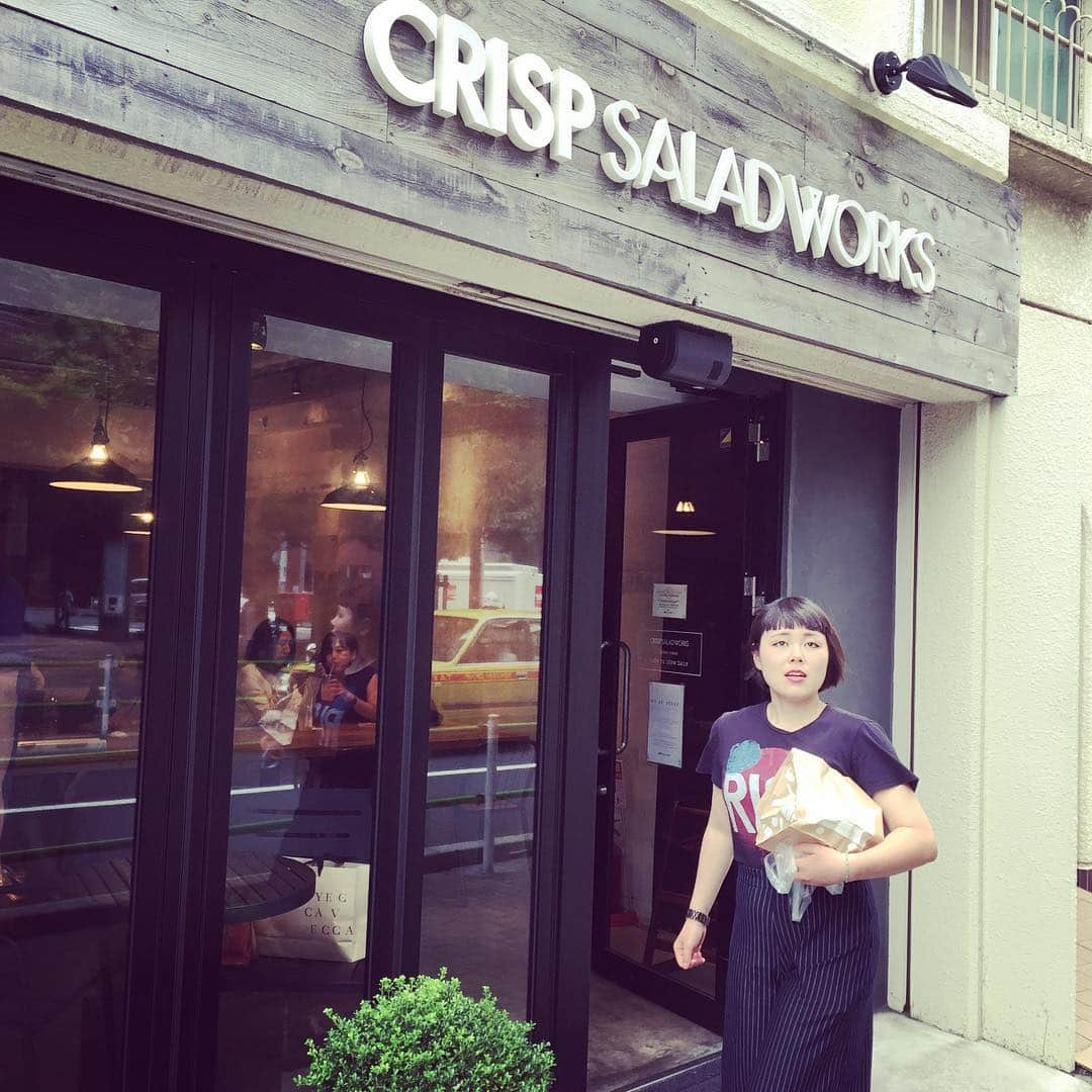 なちゅさんのインスタグラム写真 - (なちゅInstagram)「彼女のこのｵｼｬﾚ度は… 多分ニューヨーク店です♡w #CRISPSALADWORKS #custom #salad #サラダ #麻布十番 #AZABU #お持ち帰り #delicious #happy #ブルゾンちえみ #女芸人 #こしのじゅんこ #セレブ #海外」6月19日 16時35分 - nachudesu1223