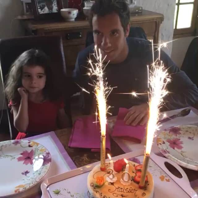 リシャール・ガスケのインスタグラム：「Merci a ma filleule Liva pour ce gateau d'anniversaire 😘 and thanks everybody for the birthday wishes !! @jadelagardere」