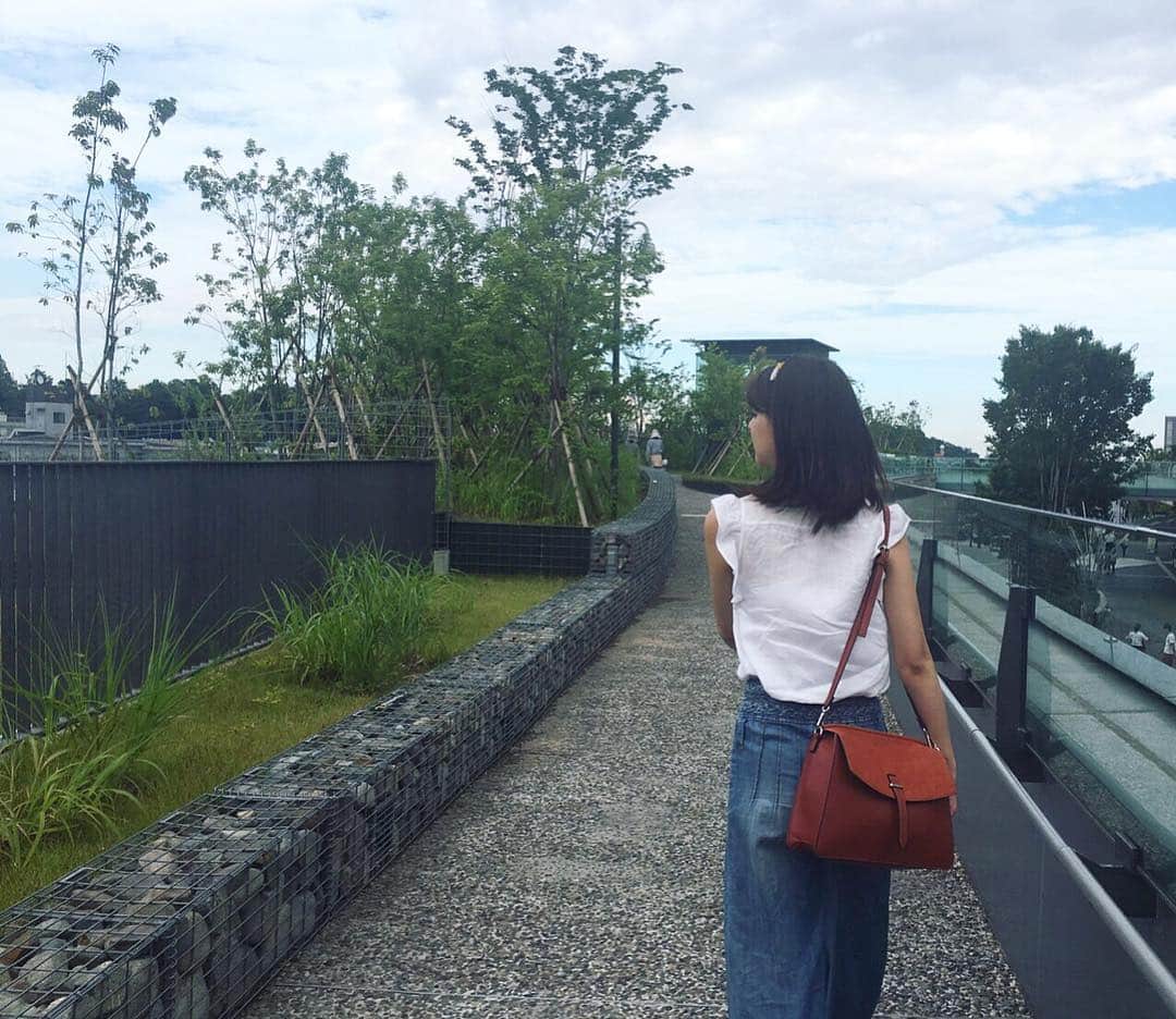藤井美菜さんのインスタグラム写真 - (藤井美菜Instagram)「. 空が広いと気持ちがいいね。 하늘이 크면 기분이 좋네.  #空#하늘#日常#일상#데일리」6月19日 22時07分 - fujii_mina_0715