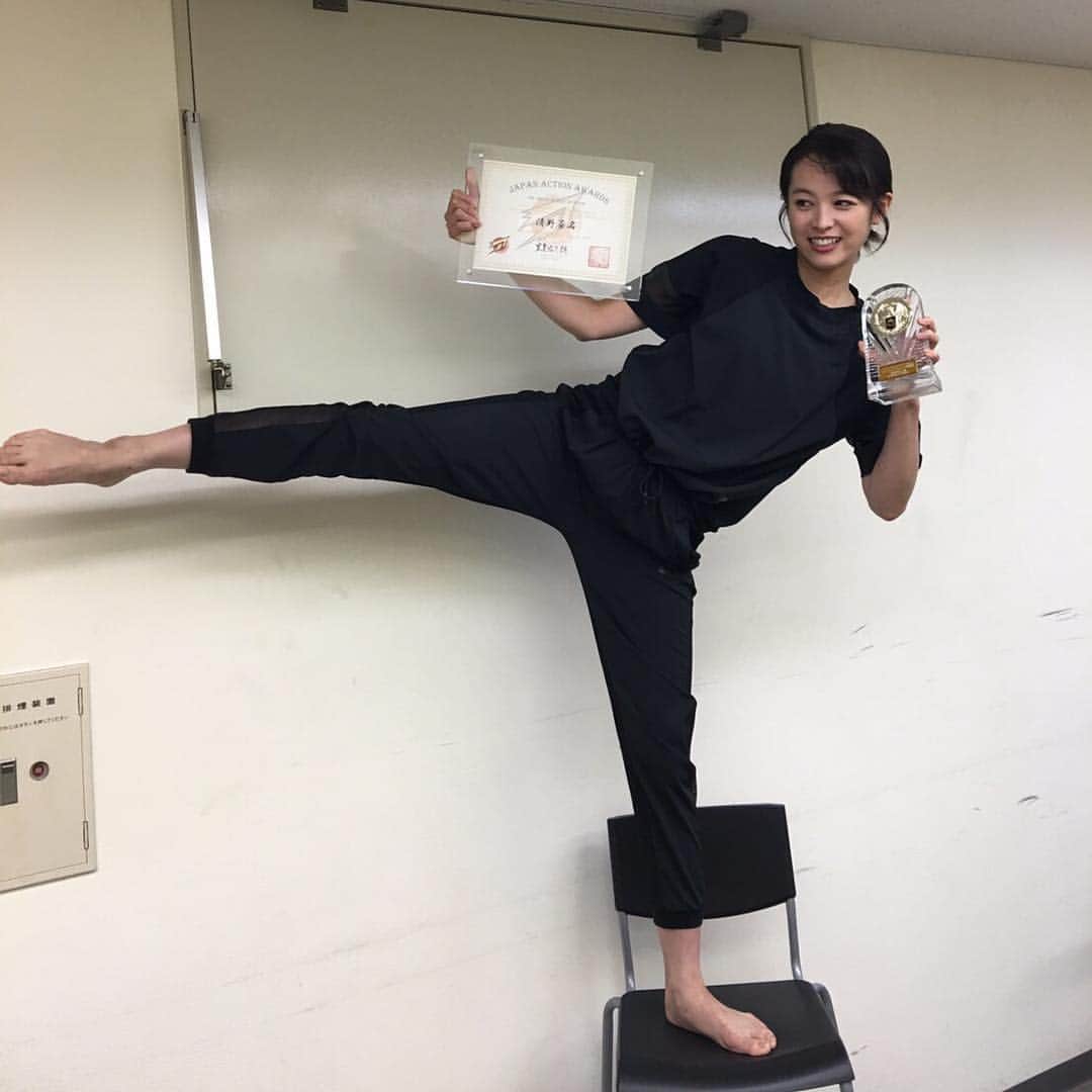清野菜名さんのインスタグラム写真 - (清野菜名Instagram)「東京無国籍少女のアクションで#ジャパンアクションアワード2016 ベストアクション女優賞をいただきました。 #japan  #action #award #東京無国籍少女」6月20日 20時40分 - seinonana