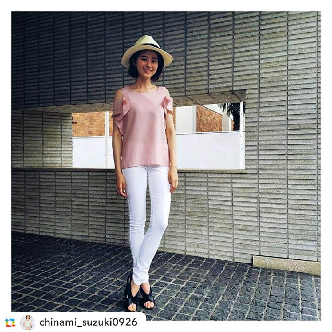 Valmuer表参道さんのインスタグラム写真 Valmuer表参道instagram シーズンモデルの鈴木ちなみちゃん Valmuerの人気のオフショルダーブラウスでコーディネート 残り数枚ですhttps Valmuer Com Garden Top Valmuer Valmuerofficial Summer Fashion 鈴木