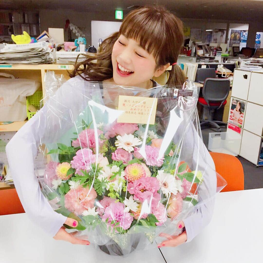 瀬川あやかさんのインスタグラム写真 瀬川あやかinstagram ラジオレギュラー番組 瀬川あやかの笑えば委員会 Air G ラジオ 毎週土曜19 30 前回の初生放送の日 お花屋さんの知り合いから こんなにかわいいお花が届いていました ありがとおおお