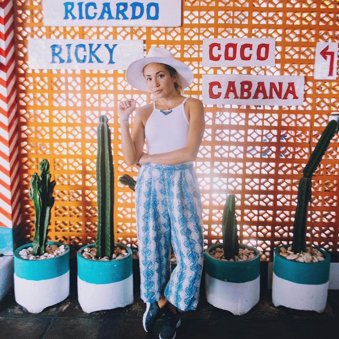 アリッサ ウーテンのインスタグラム：「Hanging in @unibazar in colorful Seminyak Bali 🌵PC @lovekimiko」