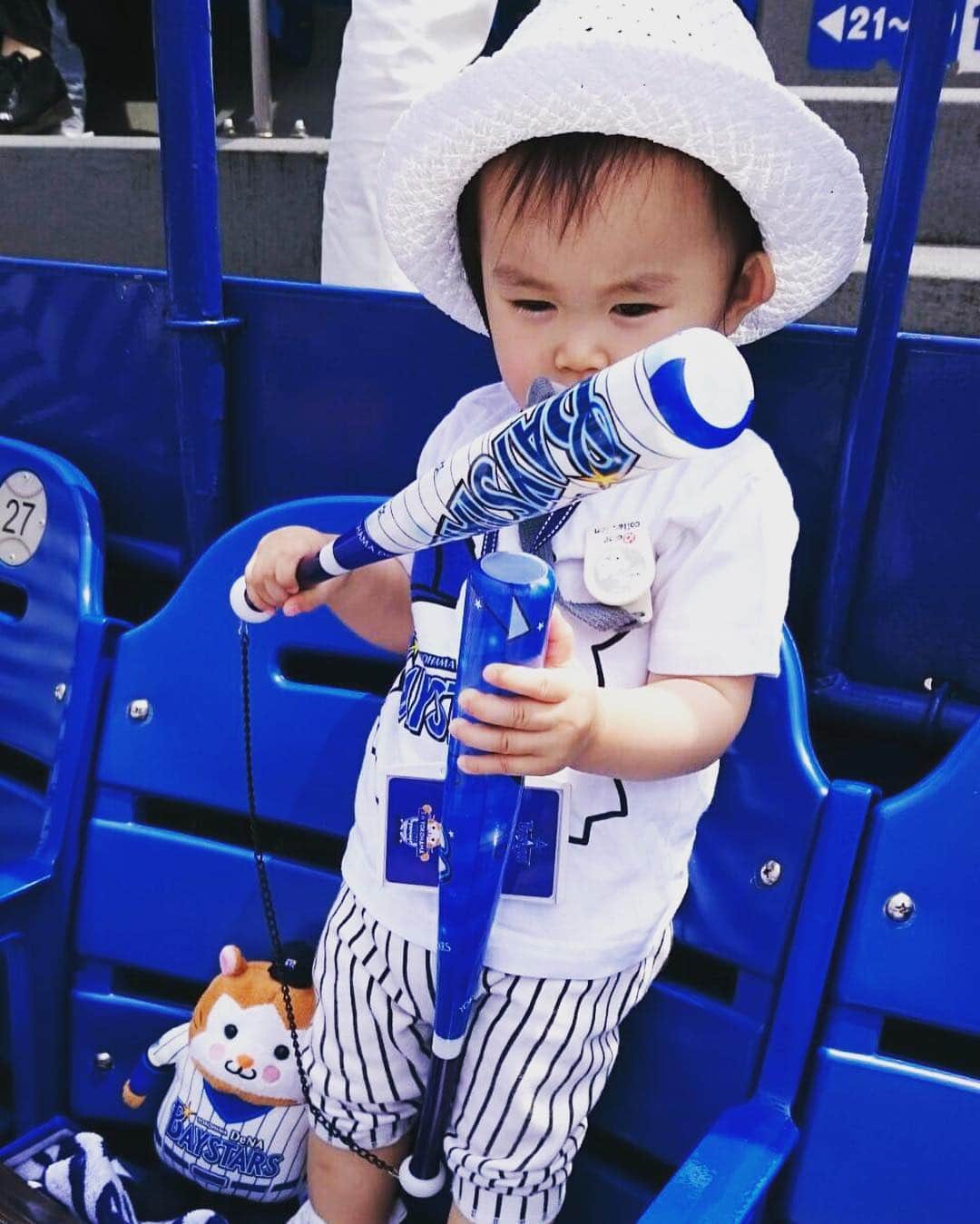 加織のインスタグラム：「あたし、いつも一生懸命パパの応援してるもんね⚾️⭐️」