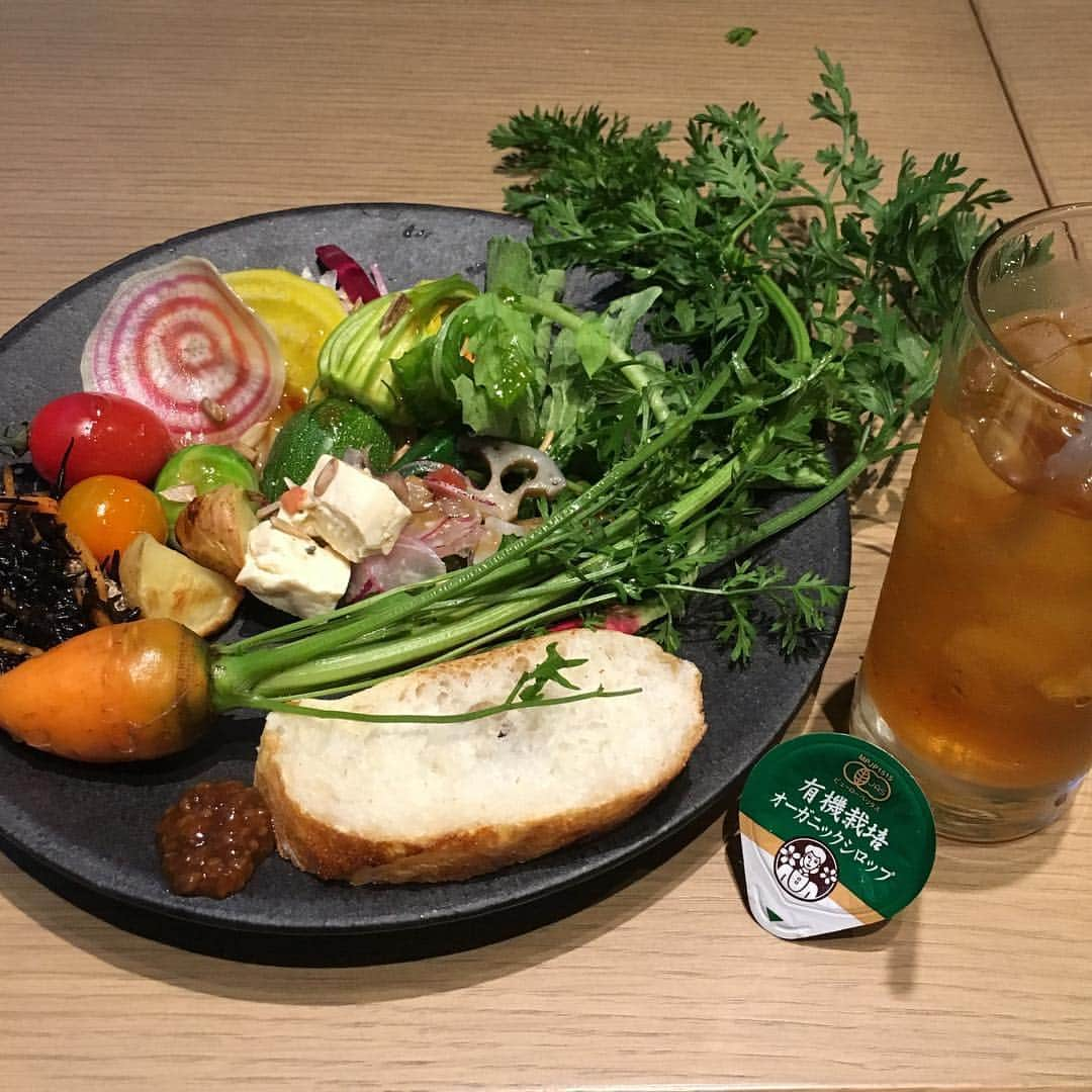 音月桂さんのインスタグラム写真 - (音月桂Instagram)「🍴🍹All Organic plate🌽🍅🍆 。  #女子力高め😍 #食材そのものの美味しさが生きてる #野菜ソムリエ #オーガニック女子になりたいっ #いっぱい食べても罪悪感なし by美保ちゃん（笑） #organic #vegetable」5月30日 23時36分 - keiotozuki_official