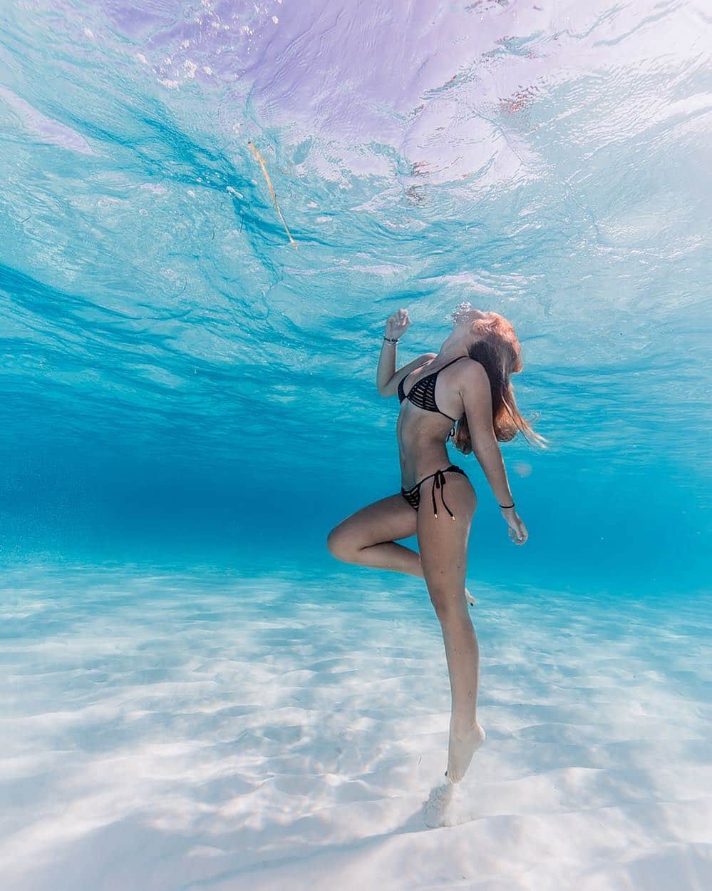サシャ・カリスのインスタグラム：「The meaning I picked, the one that changed my life: Overcome fear, behold wonder. -Richard Bach @swimwearworld」
