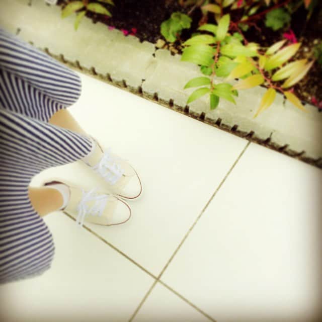 江室里香のインスタグラム：「今日から6月始まるぞい #6月 #はりきっていきましょう #全力少女R #えむろん #靴ちょっとおっきい」