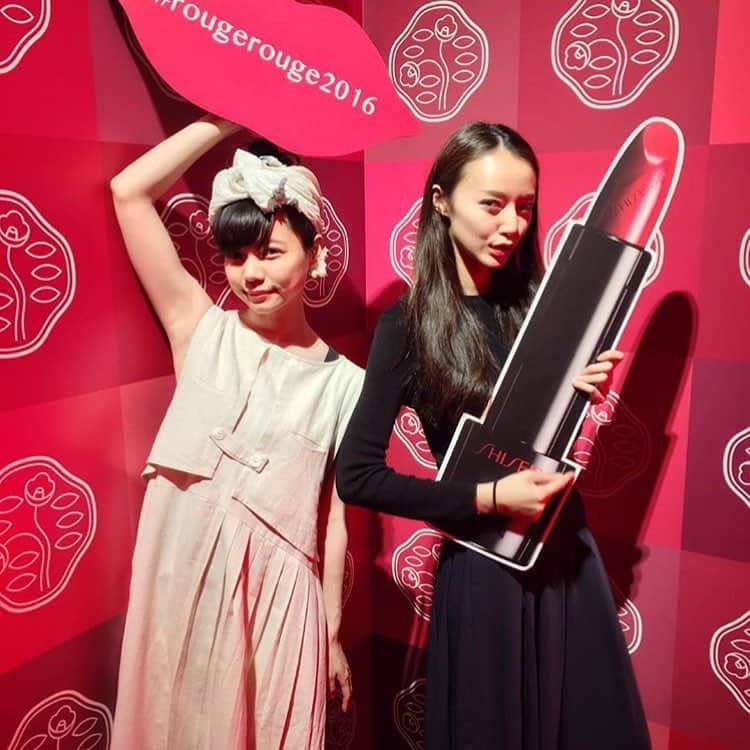 0629rougerouge2016のインスタグラム：「Regram from @vivianesheep  2016AW SHISEIDO “Rouge Rouge”  #shiseidoginzatokyo #shiseidored #rougerouge2016」