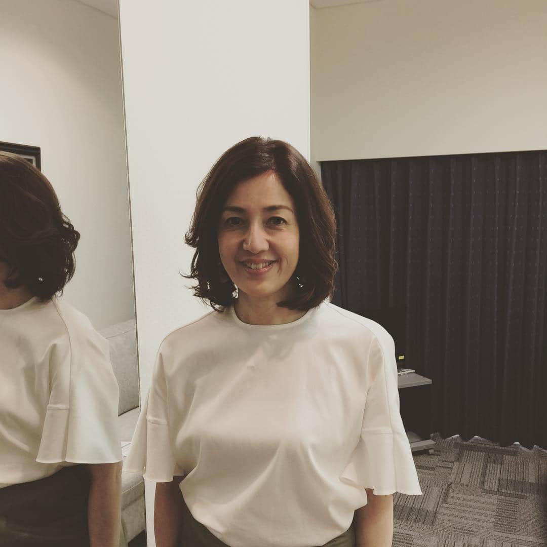 勝恵子さんのインスタグラム写真 - (勝恵子Instagram)「収録でセフロンのブラウス着ました。 フリンジが大人可愛い。 #cefrlon_official」6月1日 16時50分 - keiko.katsu