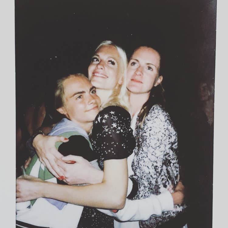 カーラ・デルヴィーニュさんのインスタグラム写真 - (カーラ・デルヴィーニュInstagram)「Sista sista」6月1日 21時20分 - caradelevigne