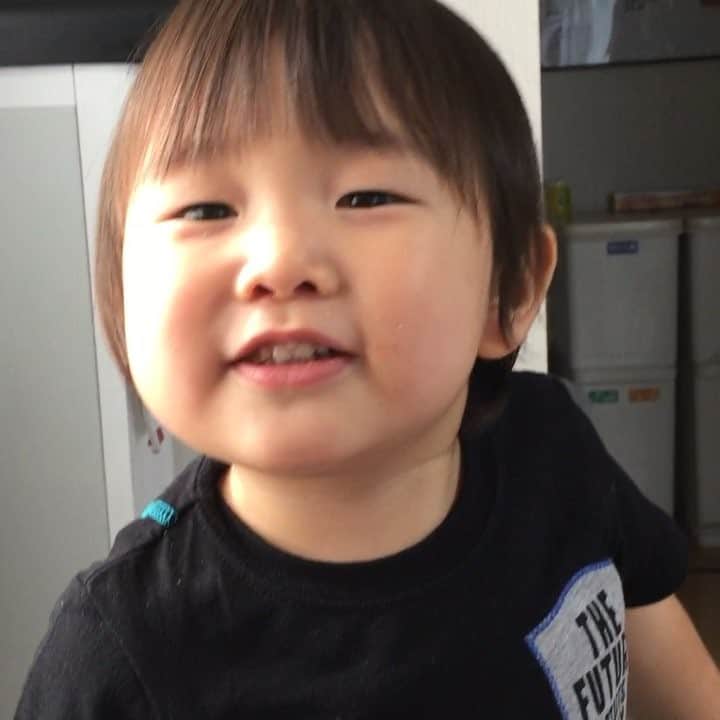 のインスタグラム：「* 🌟ひげじいさん * この歌が大好きで 何回も「もういっかーい！」と言ってきます笑 * * #follow #kids #instakids #TagsForLikes #children #childrenphoto #love #cute #adorable #instagood #young #sweet #like #little #fun #photooftheday #family #baby #instababy #play #happy #smile #instacute #ファインダー越しの私の世界 #幸せ #かわいい #子供 #親バカ部 #親バカ」